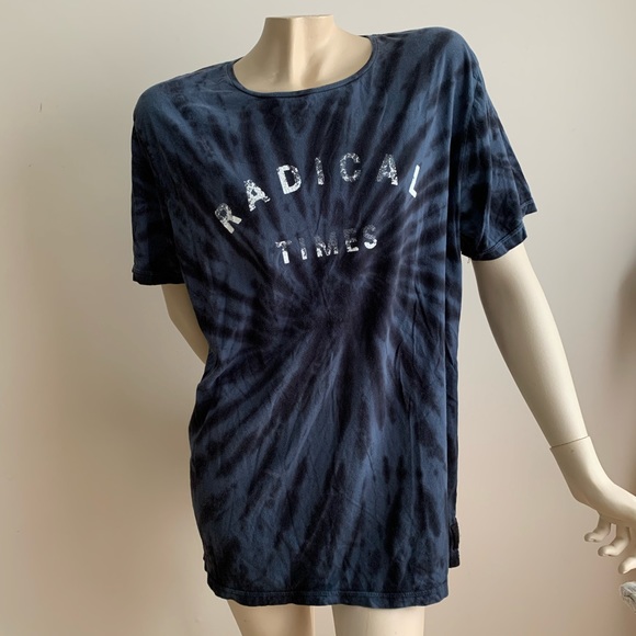 🦋✨ 2/15$ TOPS ✨🦋 Quicksilver tie dye “radical times” shirt - Picture 2 of 4